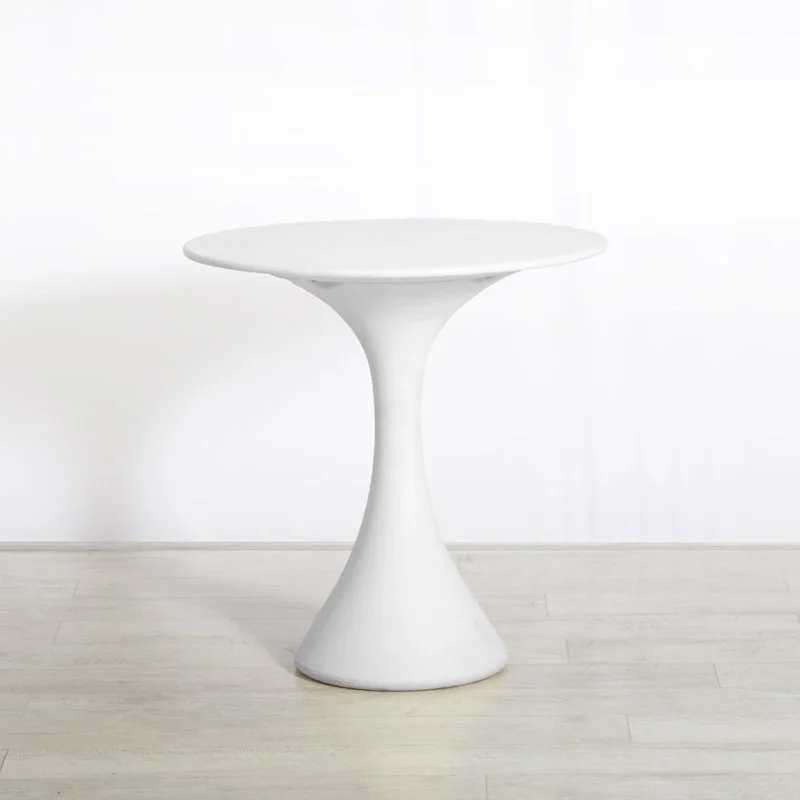 Kissi Kissi Table